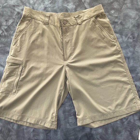 Under Armour Mens Golf Shorts size 32R - Picture 1 of 6